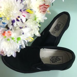 Black Vans Classic Slip-Ons Size 9